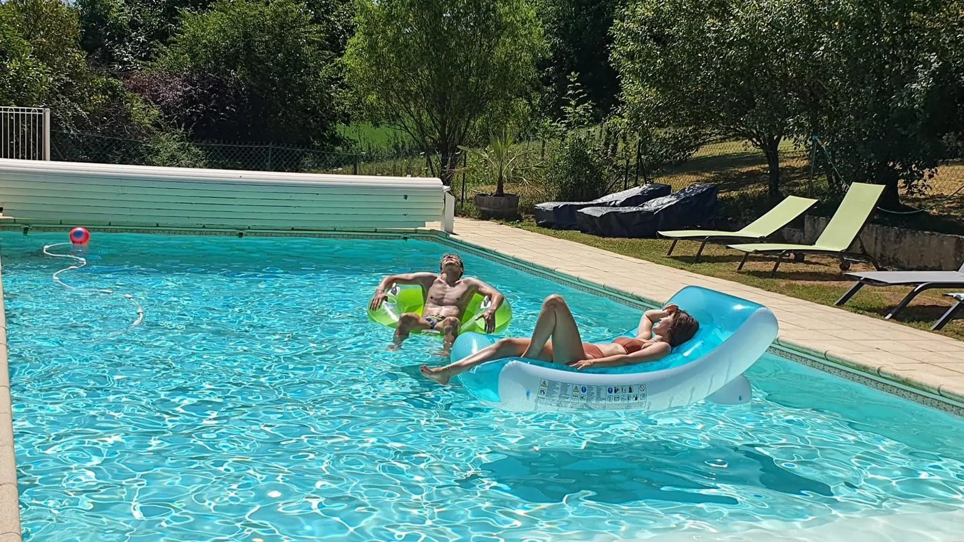 Gite De 9 Personnes Avec Piscine Salviac 펜션